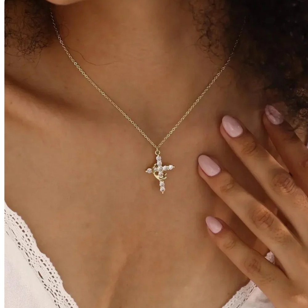 Lainly Cross And Crown Necklace